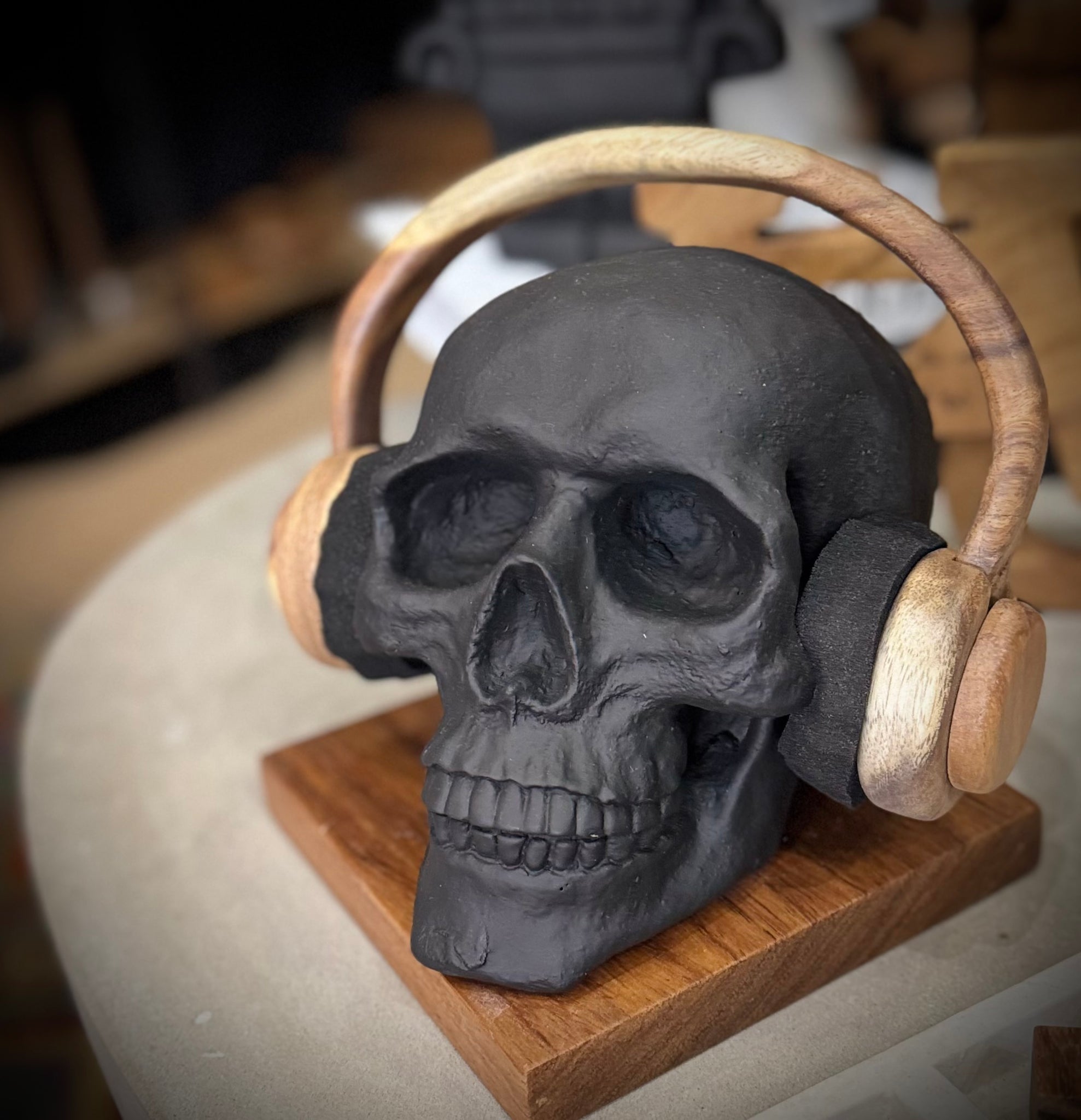 Cráneo con Audifonos