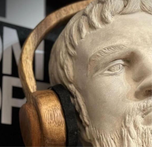 Busto con Audifonos