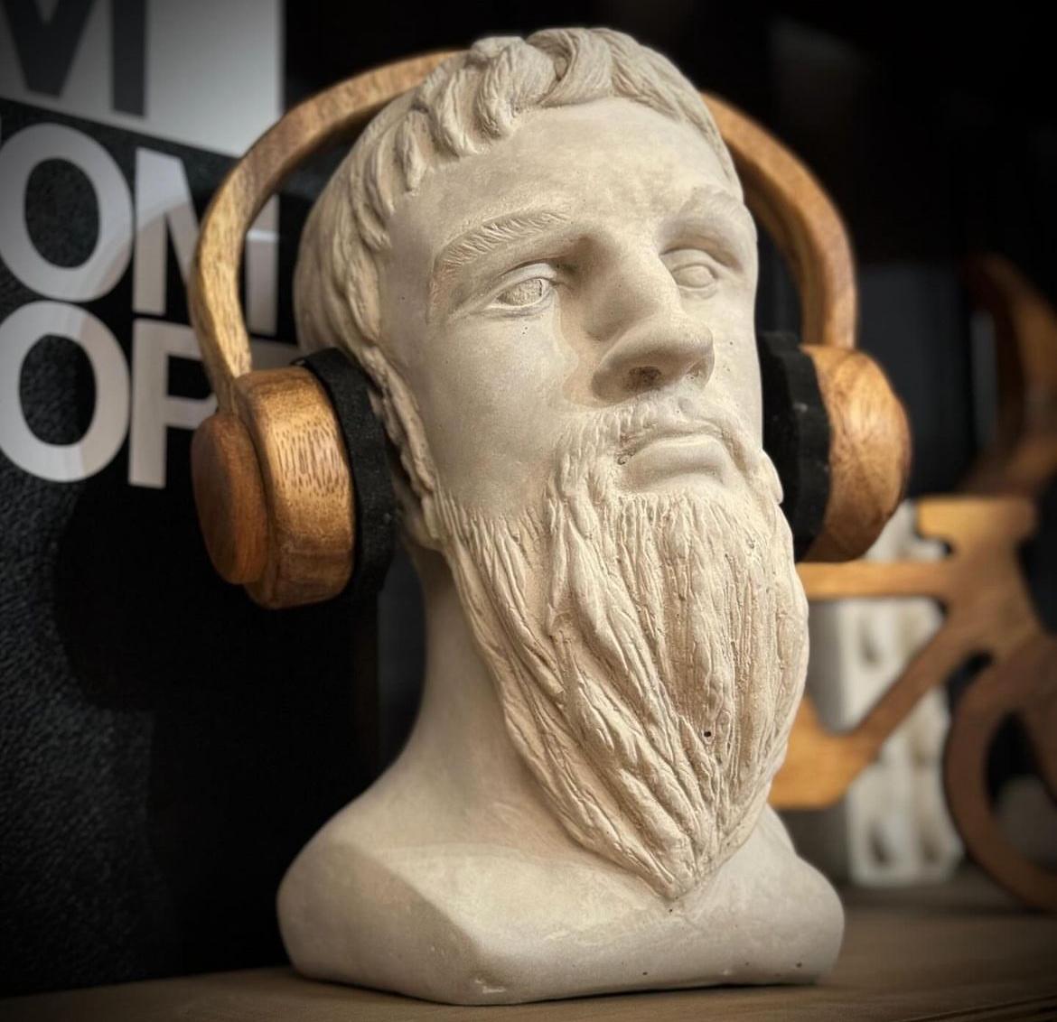 Busto con Audifonos