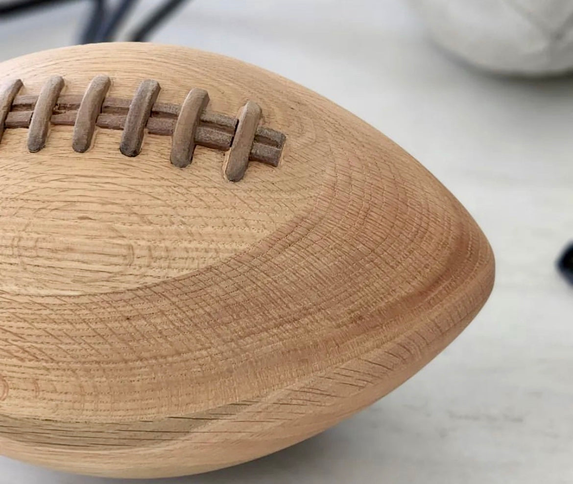 Balón de futbol americano de madera