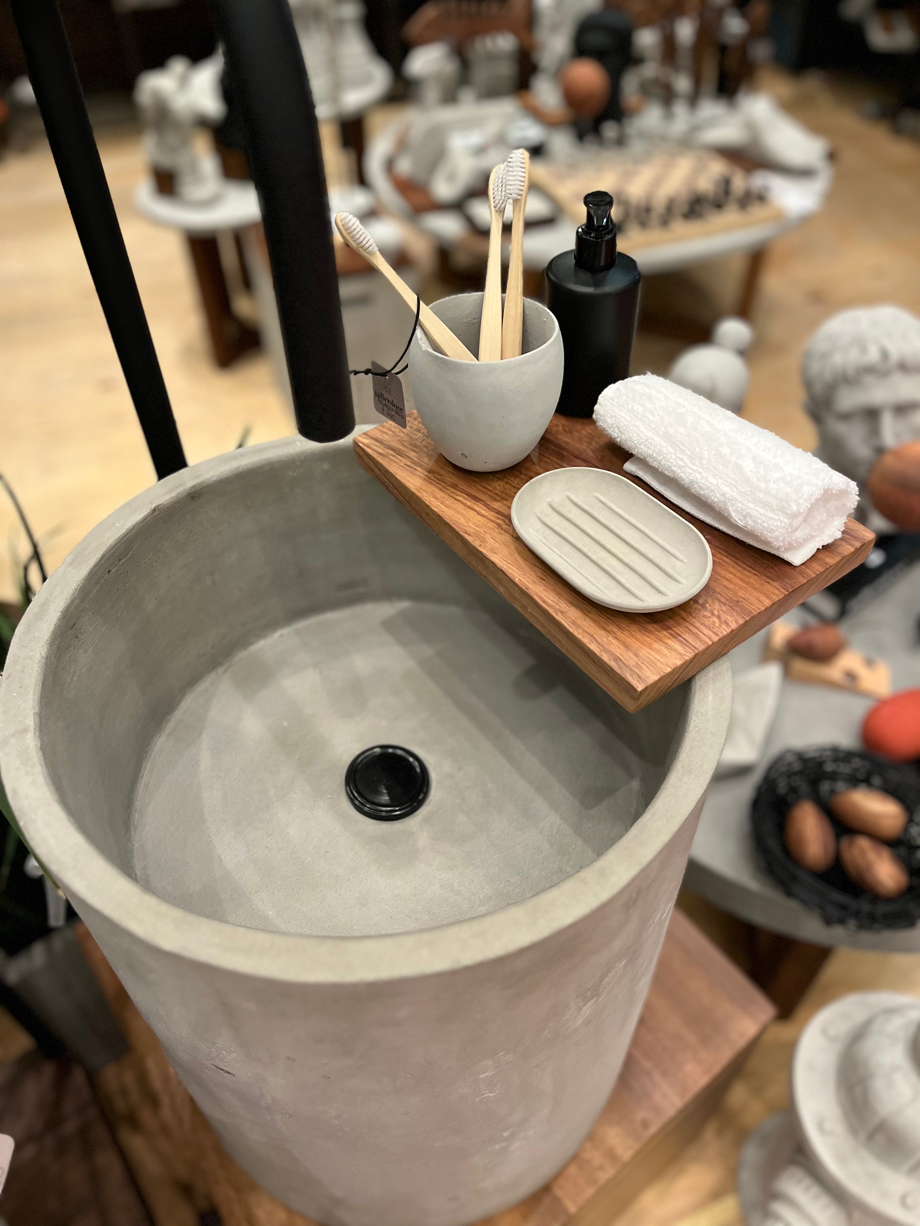Lavabo pedestal y madera